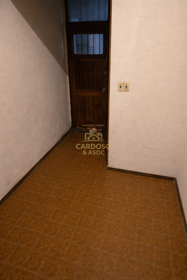 Apartamento ID.53 - Se alquila local comercial  en Maldonado centro.