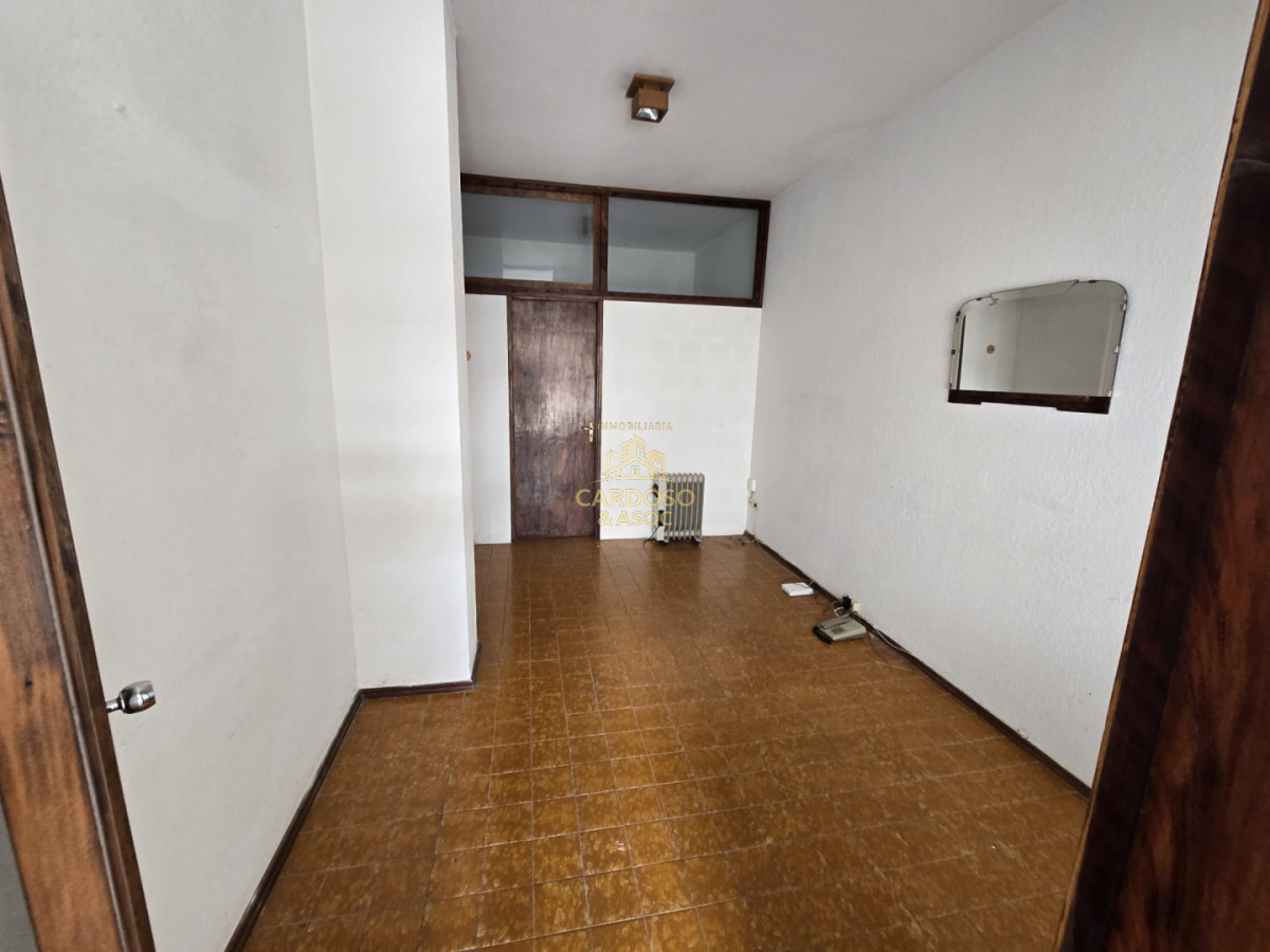 Apartamento ID.53 - Se alquila local comercial  en Maldonado centro.