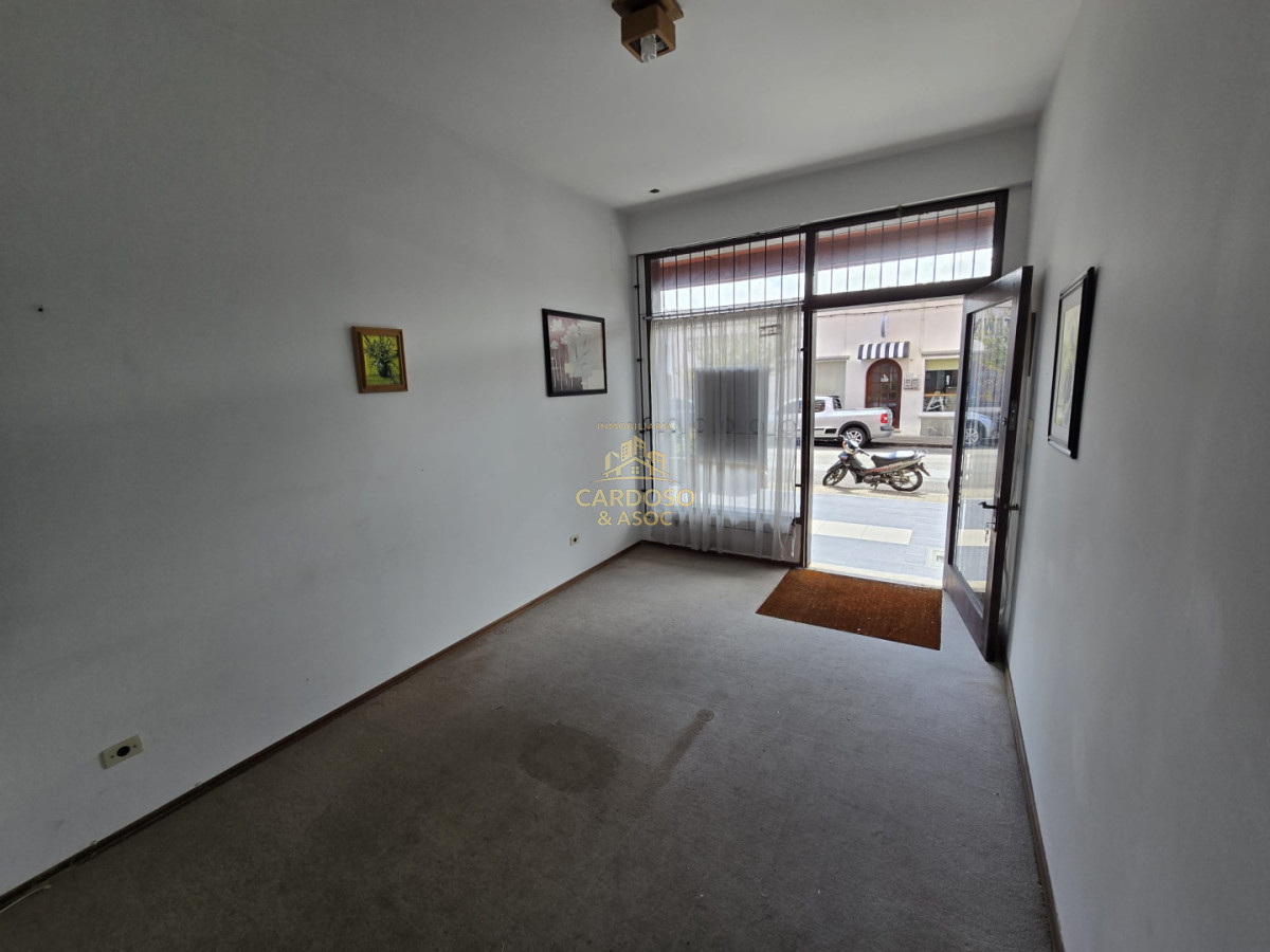 Apartamento ID.53 - Se alquila local comercial  en Maldonado centro.