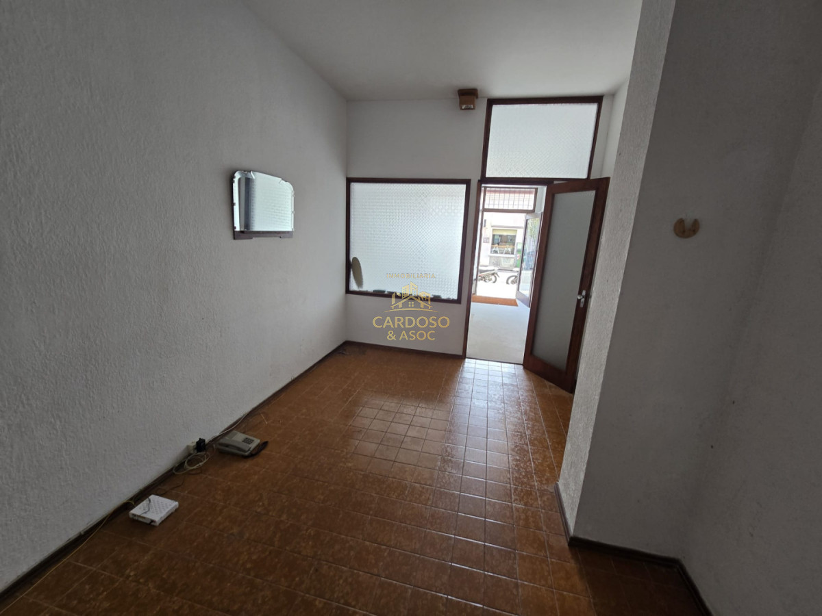 Apartamento ID.53 - Se alquila local comercial  en Maldonado centro.