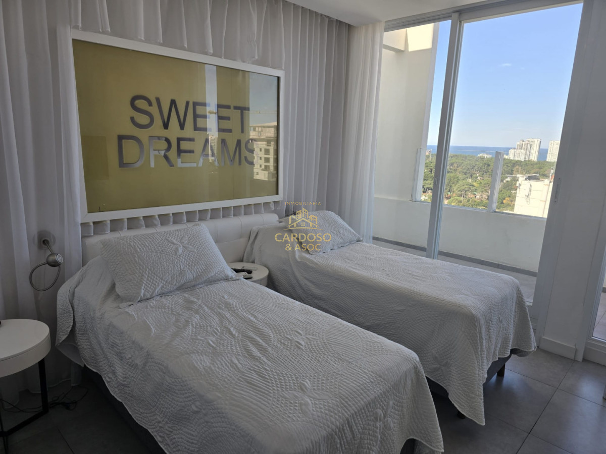 Apartamento ID.85 - Se vende Penthouse en Torre Yoo, Punta del Este.