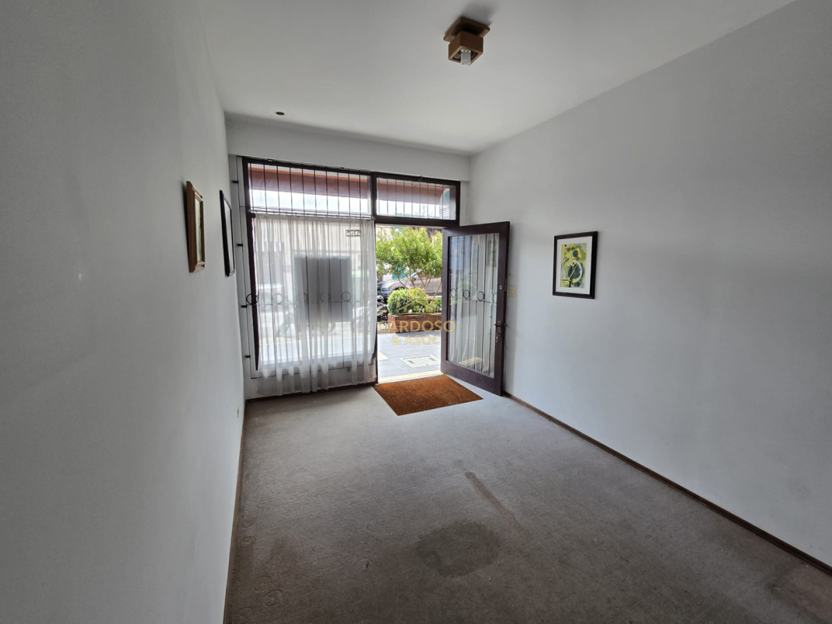 Apartamento ID.53 - Se alquila local comercial  en Maldonado centro.