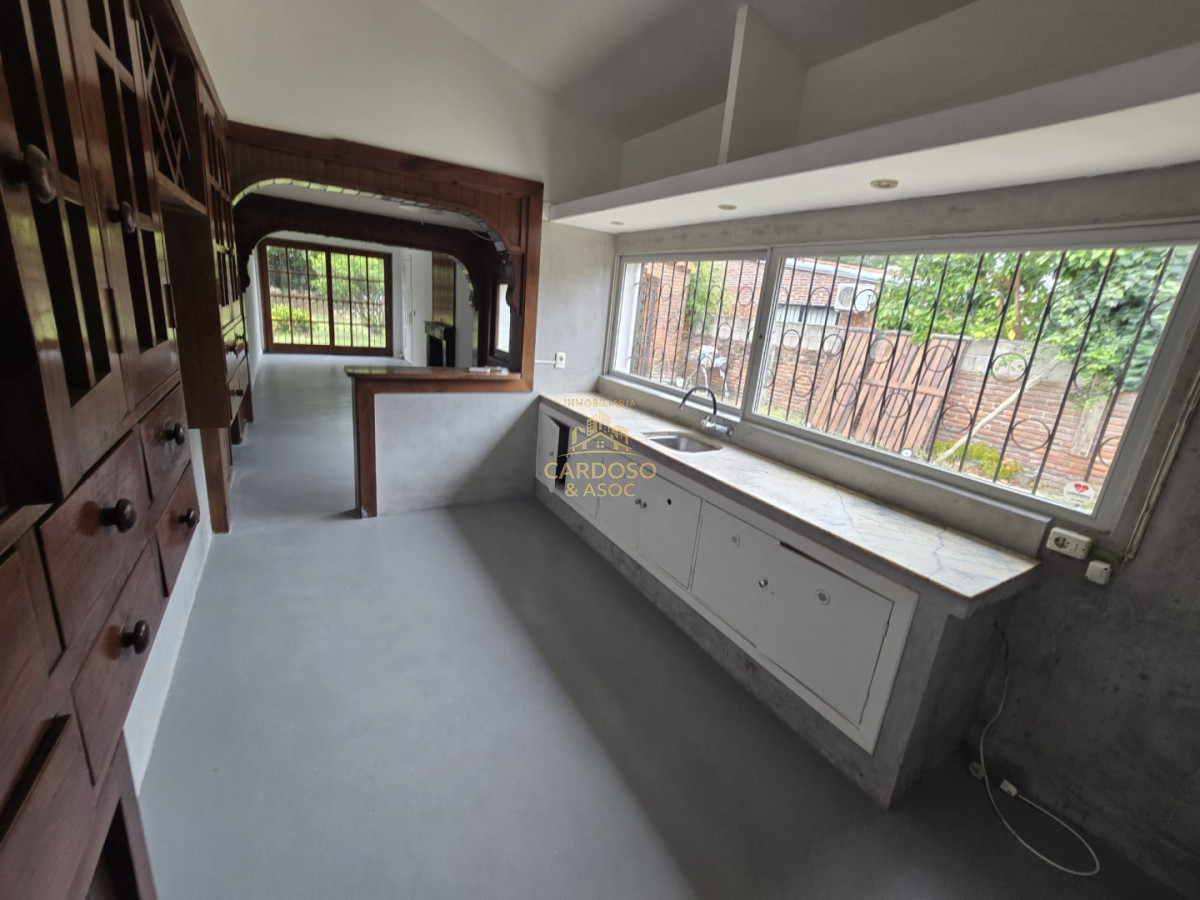 Apartamento ID.4 - Casa en Venta Barrio Pinares a 8 cuadras del mar Playa Mansa Parada 26 