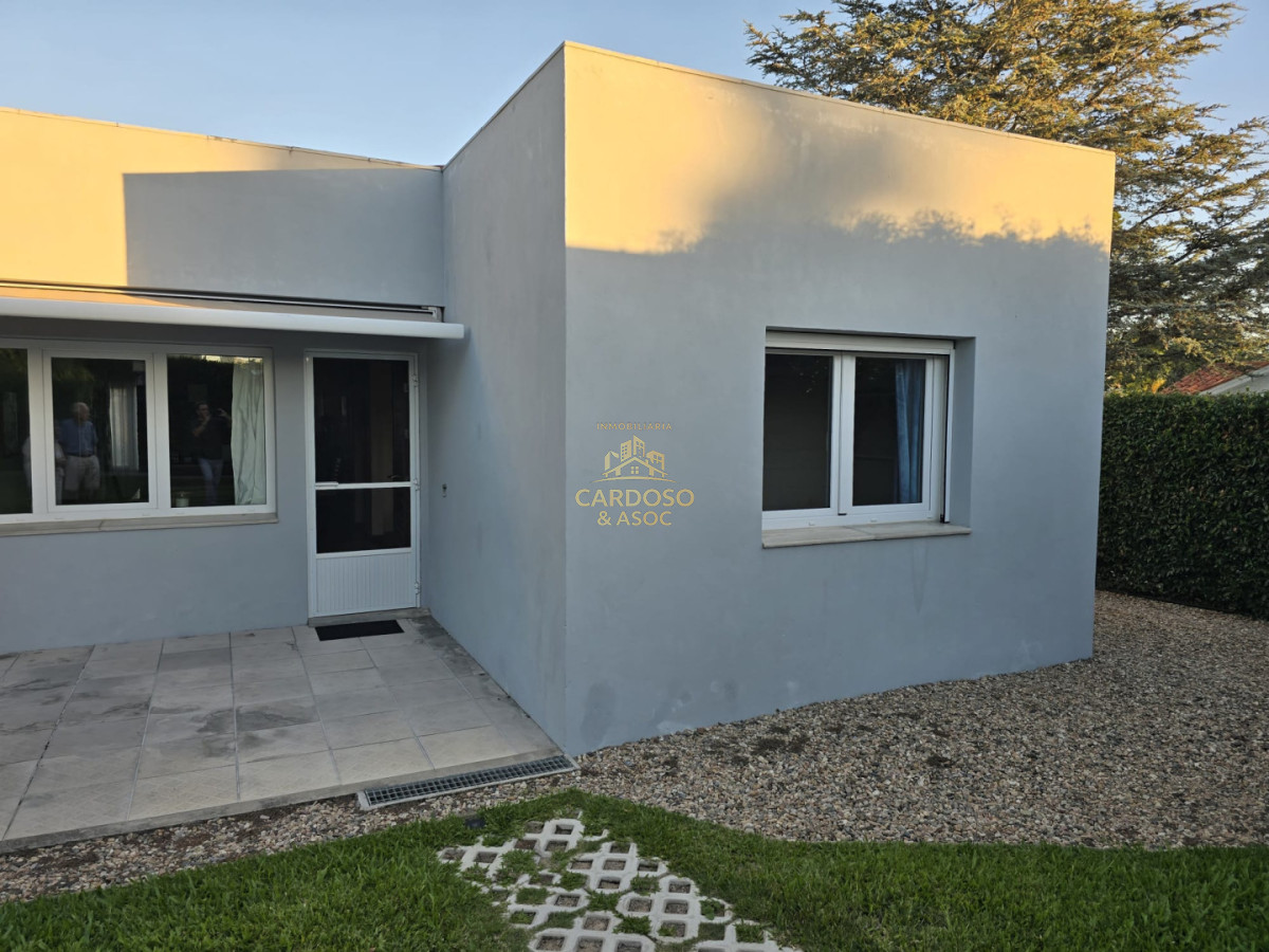 Casa ID.40 - Casa en venta parada 9 playa mansa a 100 mts del mar.