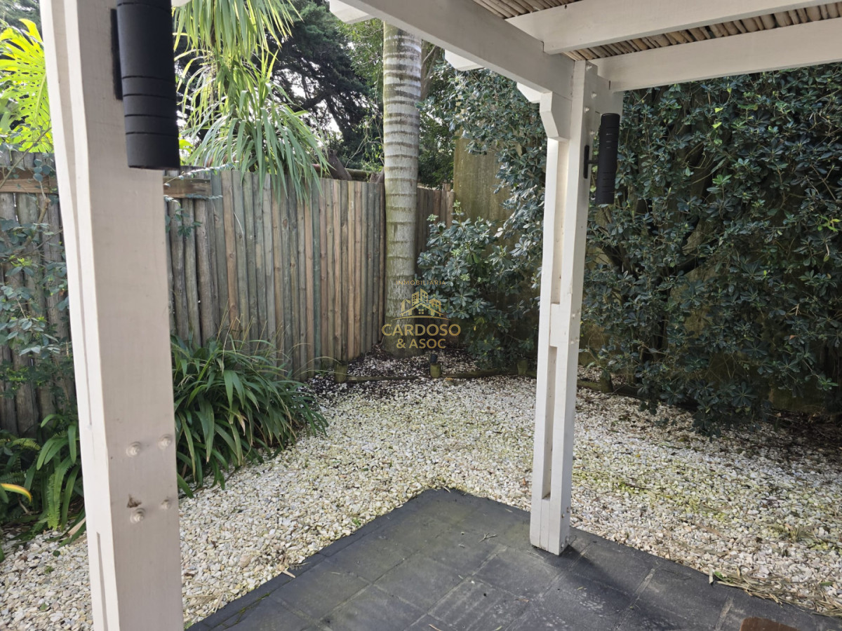 Casa ID.233 - Casa en Venta con apto al fondo, La barra, Maldonado.