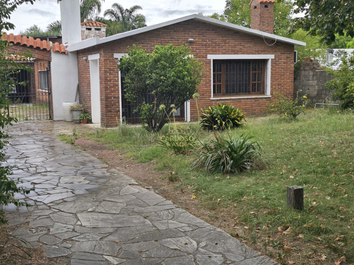 Apartamento ID.4 - Casa en Venta Barrio Pinares a 8 cuadras del mar Playa Mansa Parada 26 