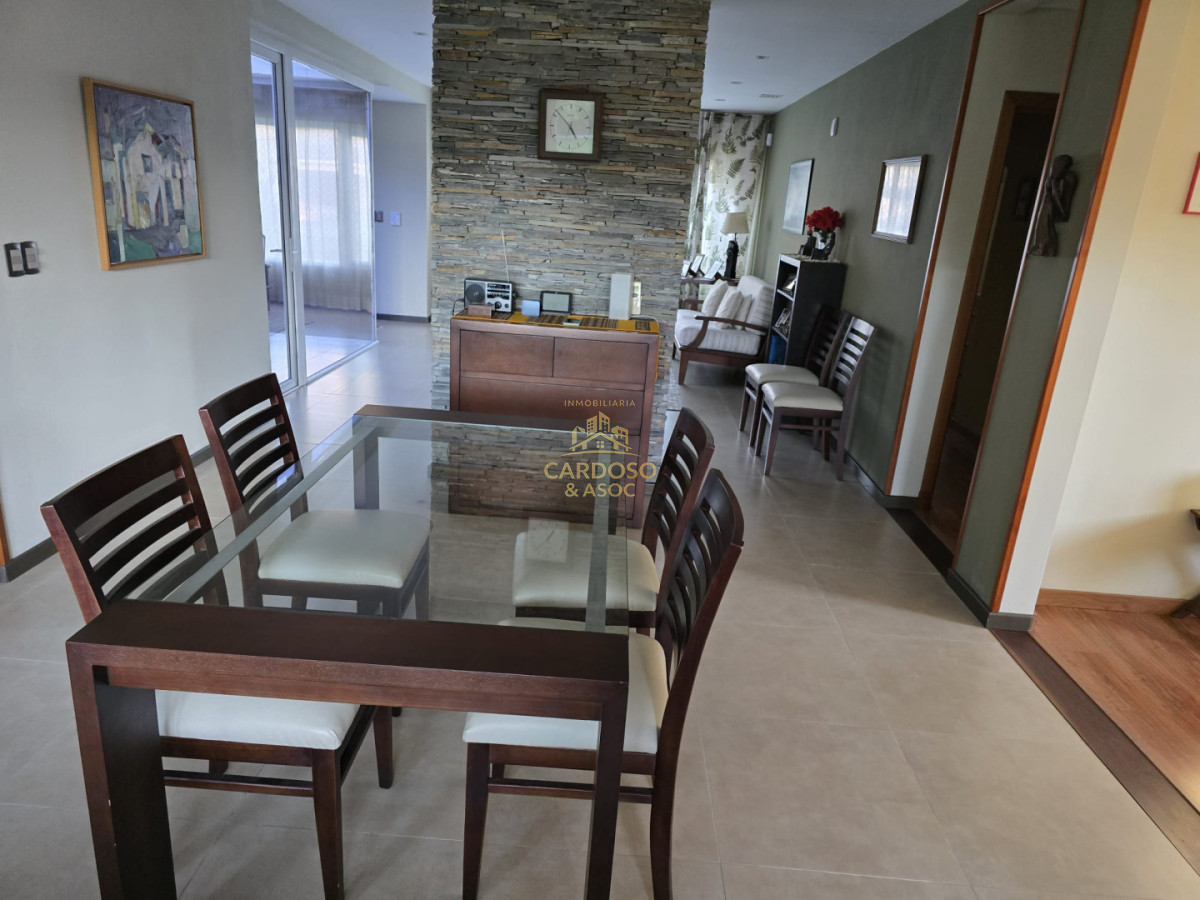 Casa ID.40 - Casa en venta parada 9 playa mansa a 100 mts del mar.