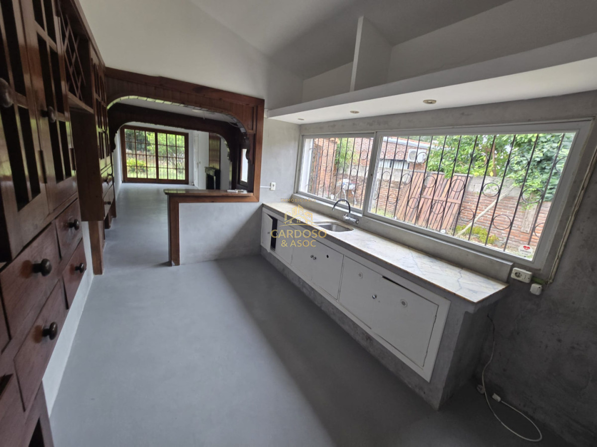 Apartamento ID.4 - Casa en Venta Barrio Pinares a 8 cuadras del mar Playa Mansa Parada 26 