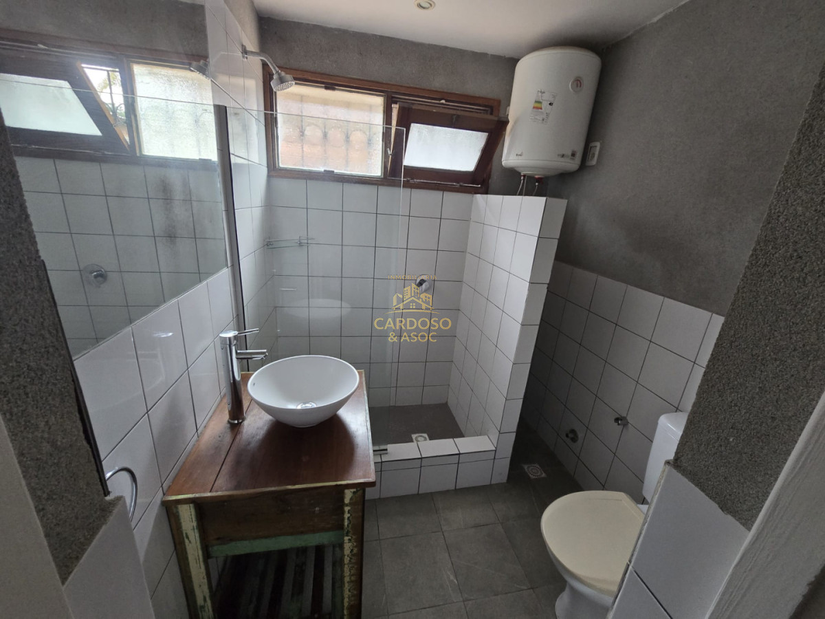 Apartamento ID.4 - Casa en Venta Barrio Pinares a 8 cuadras del mar Playa Mansa Parada 26 