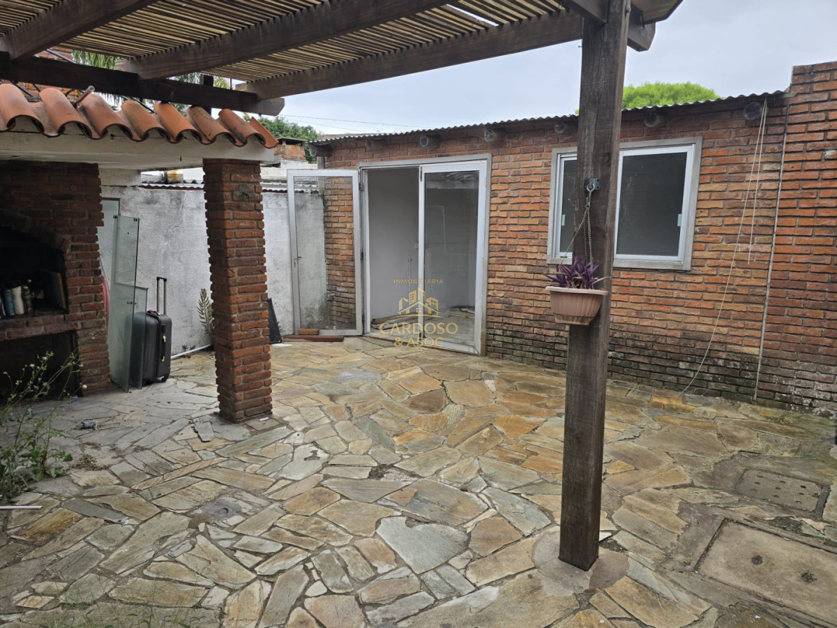 Apartamento ID.4 - Casa en Venta Barrio Pinares a 8 cuadras del mar Playa Mansa Parada 26 