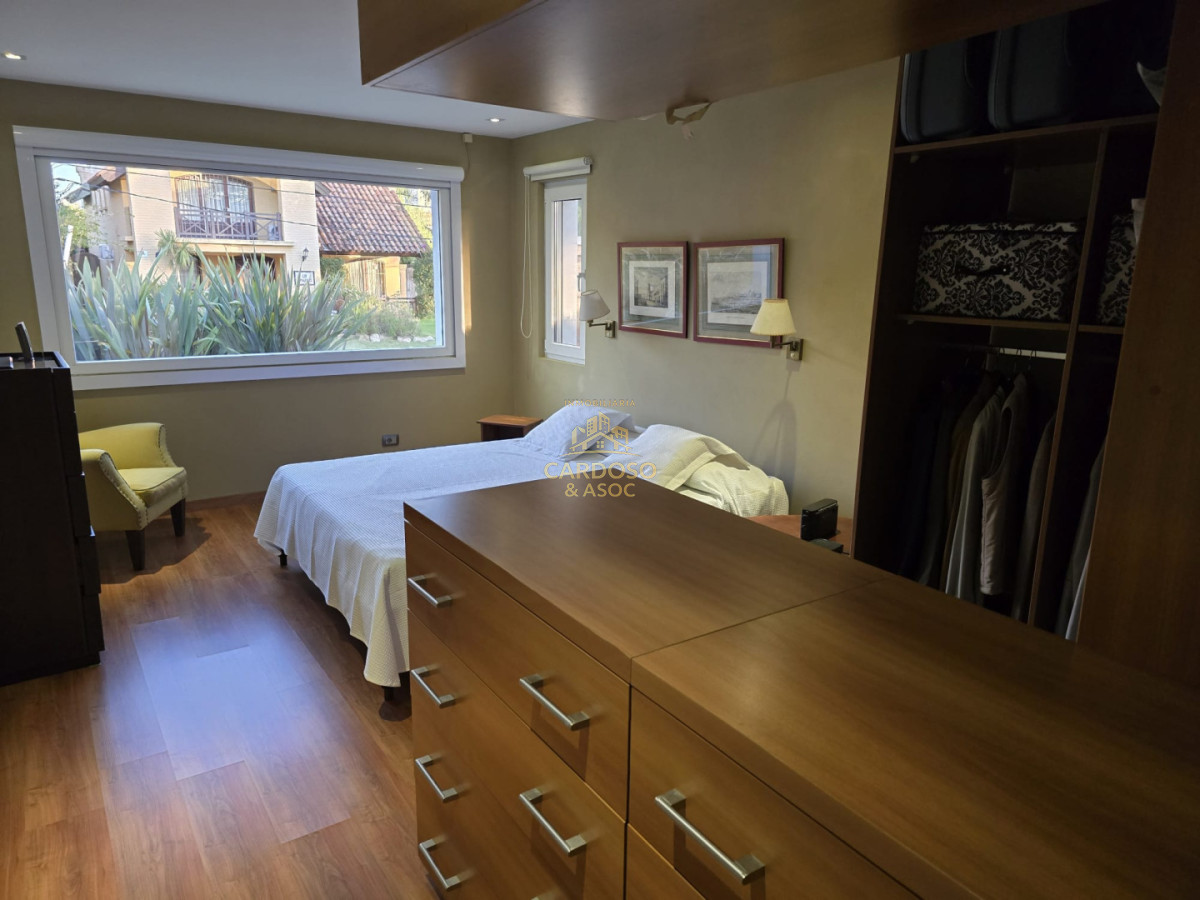 Casa ID.40 - Casa en venta parada 9 playa mansa a 100 mts del mar.