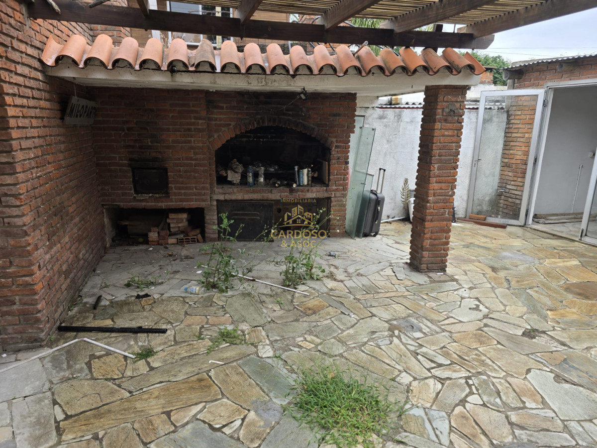 Apartamento ID.4 - Casa en Venta Barrio Pinares a 8 cuadras del mar Playa Mansa Parada 26 