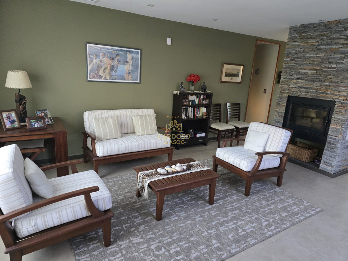 Casa ID.40 - Casa en venta parada 9 playa mansa a 100 mts del mar.