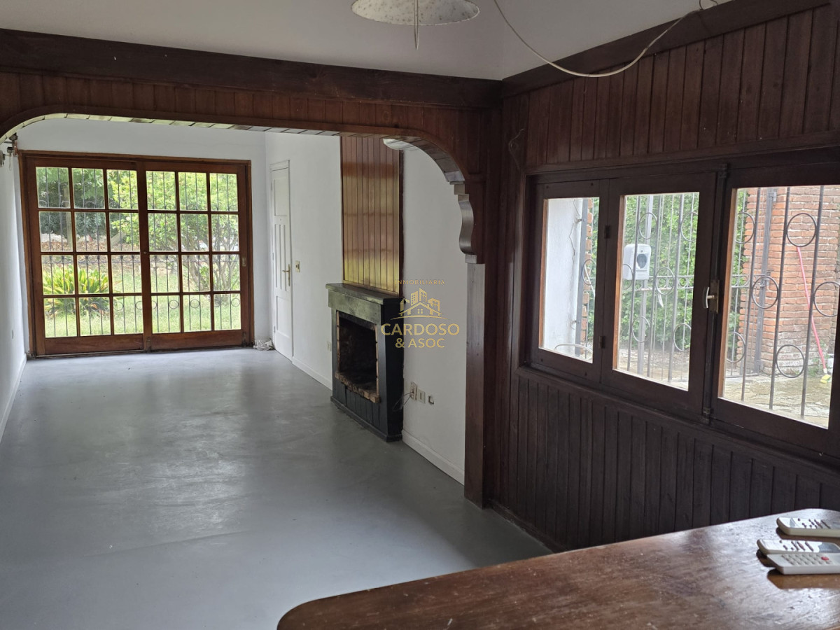 Apartamento ID.4 - Casa en Venta Barrio Pinares a 8 cuadras del mar Playa Mansa Parada 26 