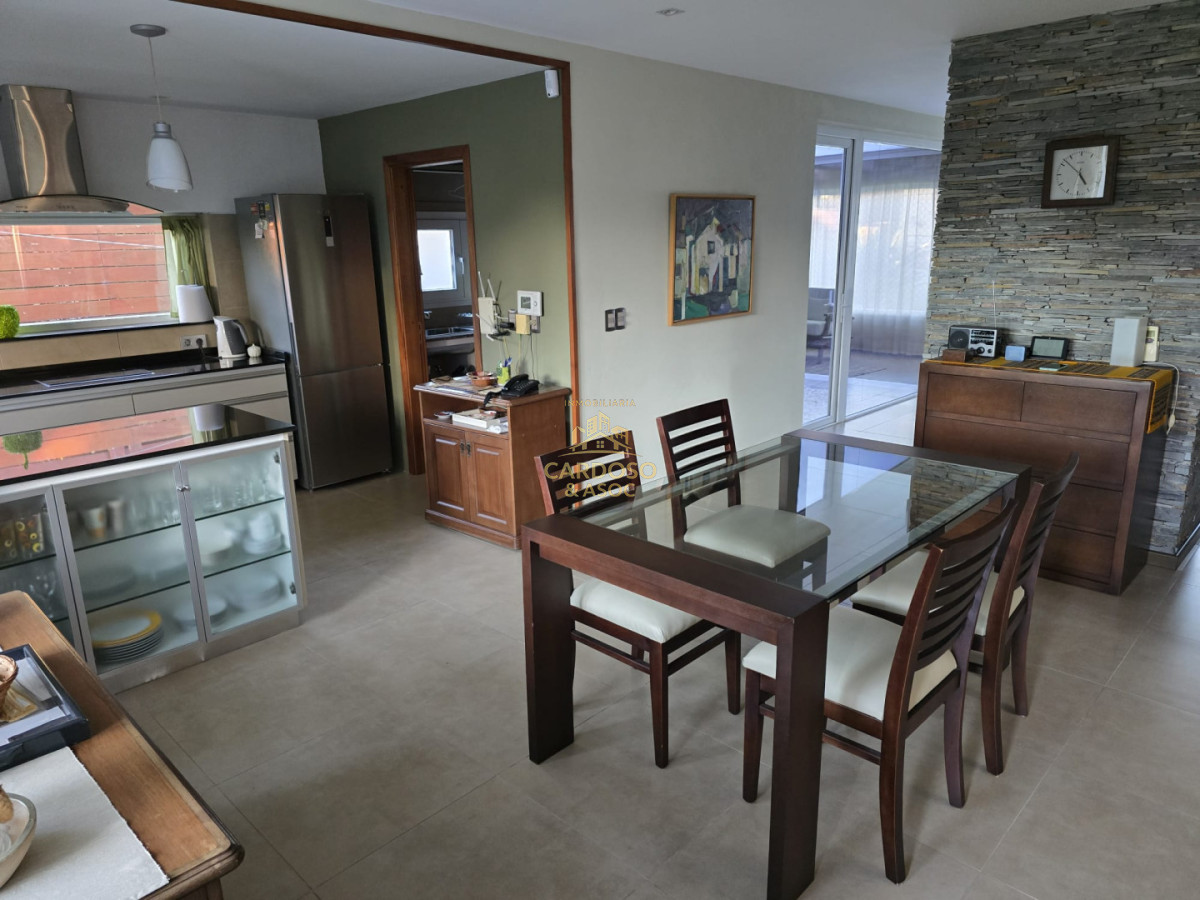 Casa ID.40 - Casa en venta parada 9 playa mansa a 100 mts del mar.