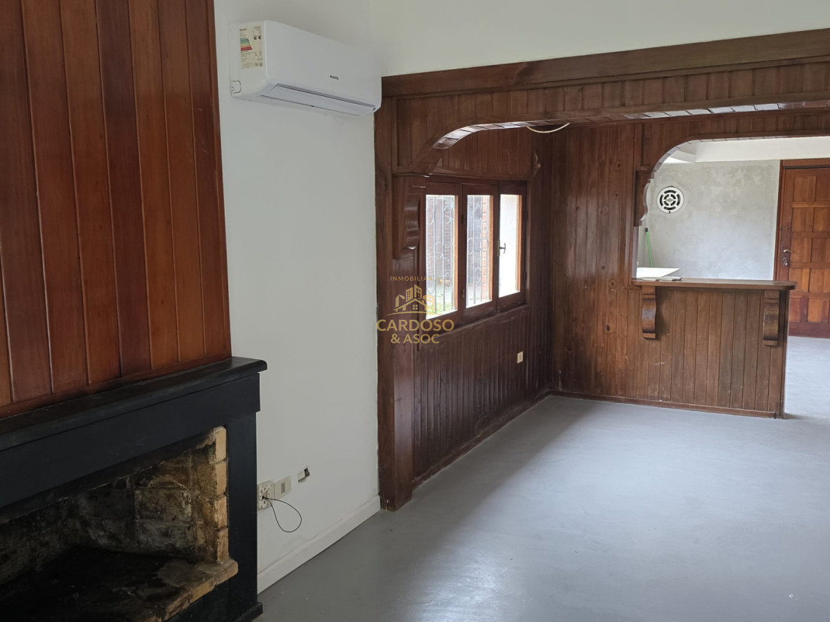 Apartamento ID.4 - Casa en Venta Barrio Pinares a 8 cuadras del mar Playa Mansa Parada 26 