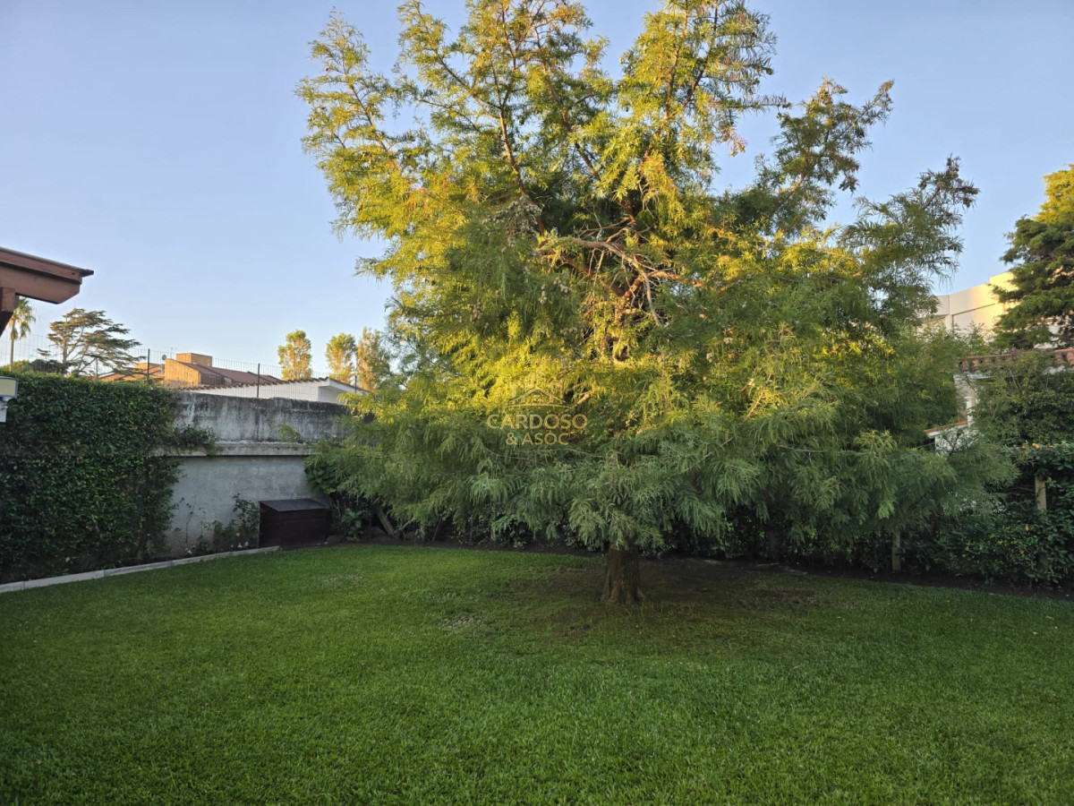 Casa ID.40 - Casa en venta parada 9 playa mansa a 100 mts del mar.