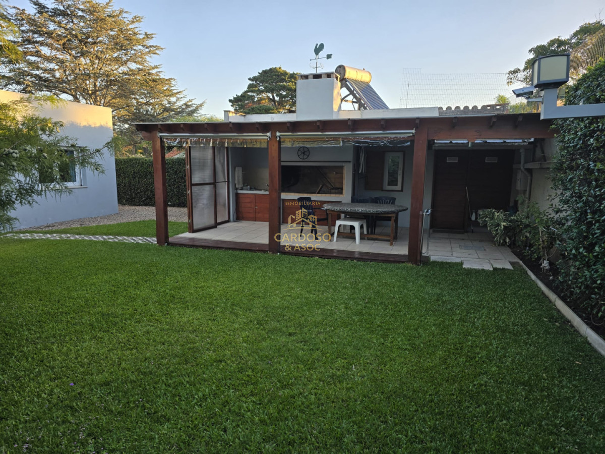 Casa ID.40 - Casa en venta parada 9 playa mansa a 100 mts del mar.