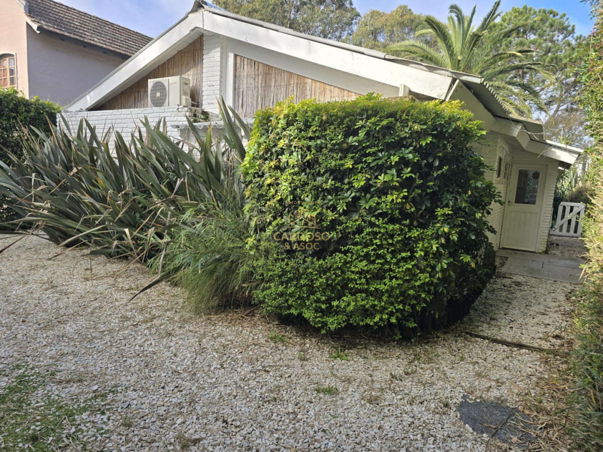 Casa ID.233 - Casa en Venta con apto al fondo, La barra, Maldonado.