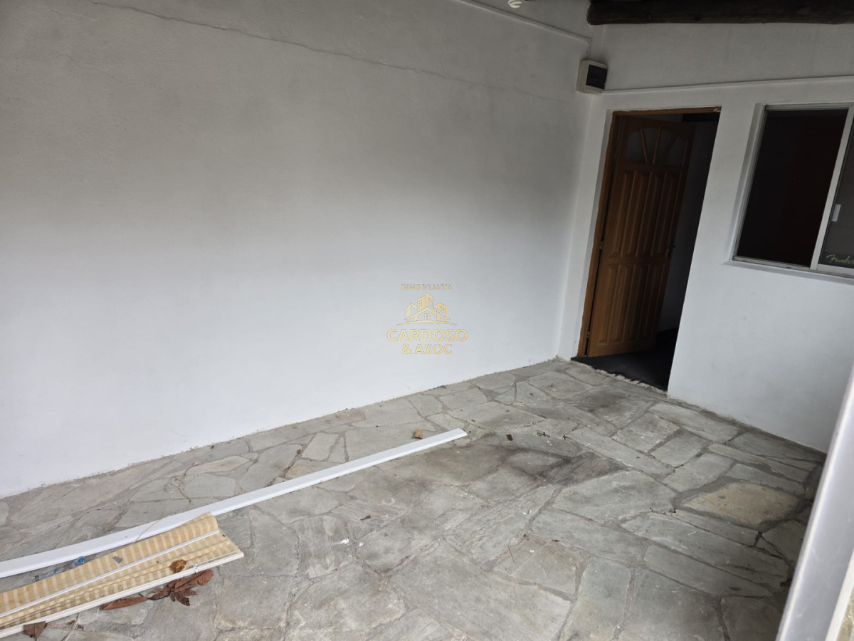 Apartamento ID.4 - Casa en Venta Barrio Pinares a 8 cuadras del mar Playa Mansa Parada 26 