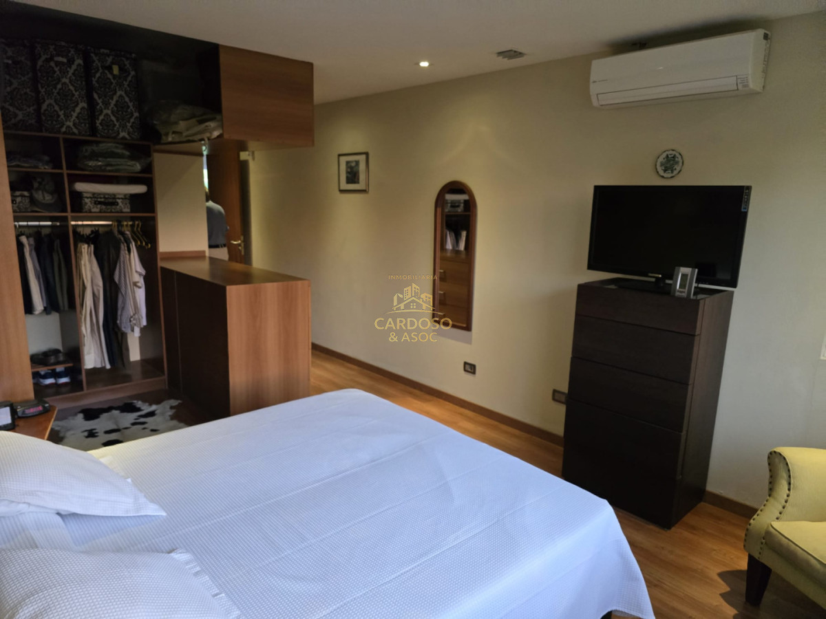 Casa ID.40 - Casa en venta parada 9 playa mansa a 100 mts del mar.