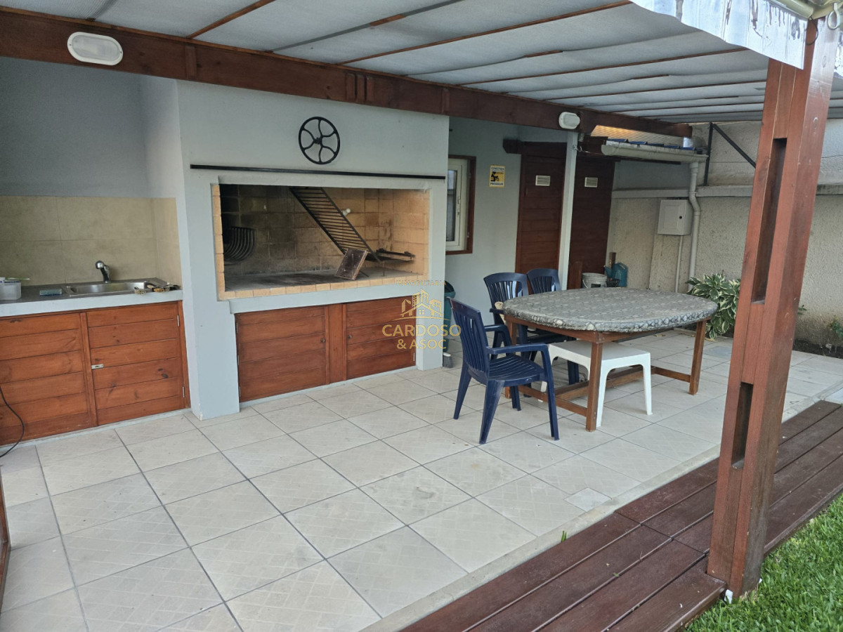 Casa ID.40 - Casa en venta parada 9 playa mansa a 100 mts del mar.