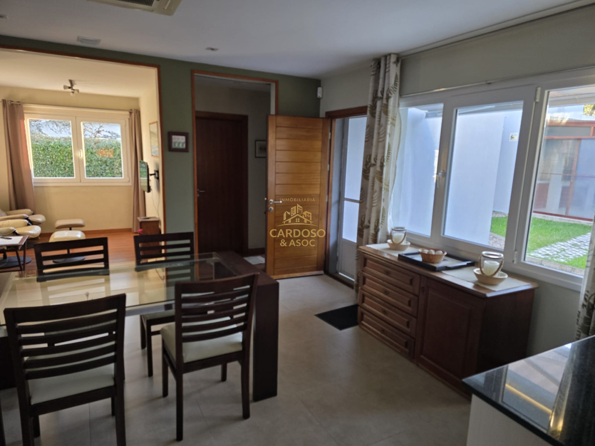 Casa ID.40 - Casa en venta parada 9 playa mansa a 100 mts del mar.