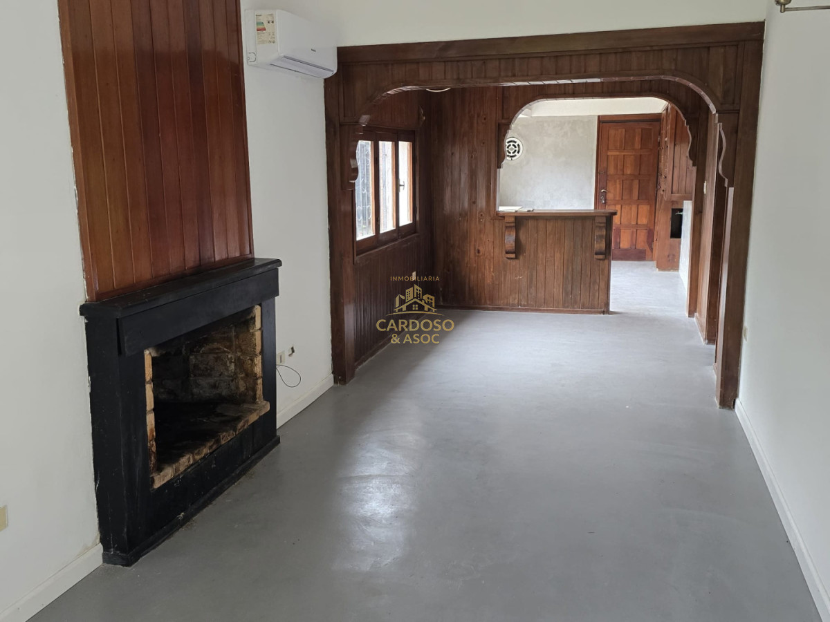 Apartamento ID.4 - Casa en Venta Barrio Pinares a 8 cuadras del mar Playa Mansa Parada 26 