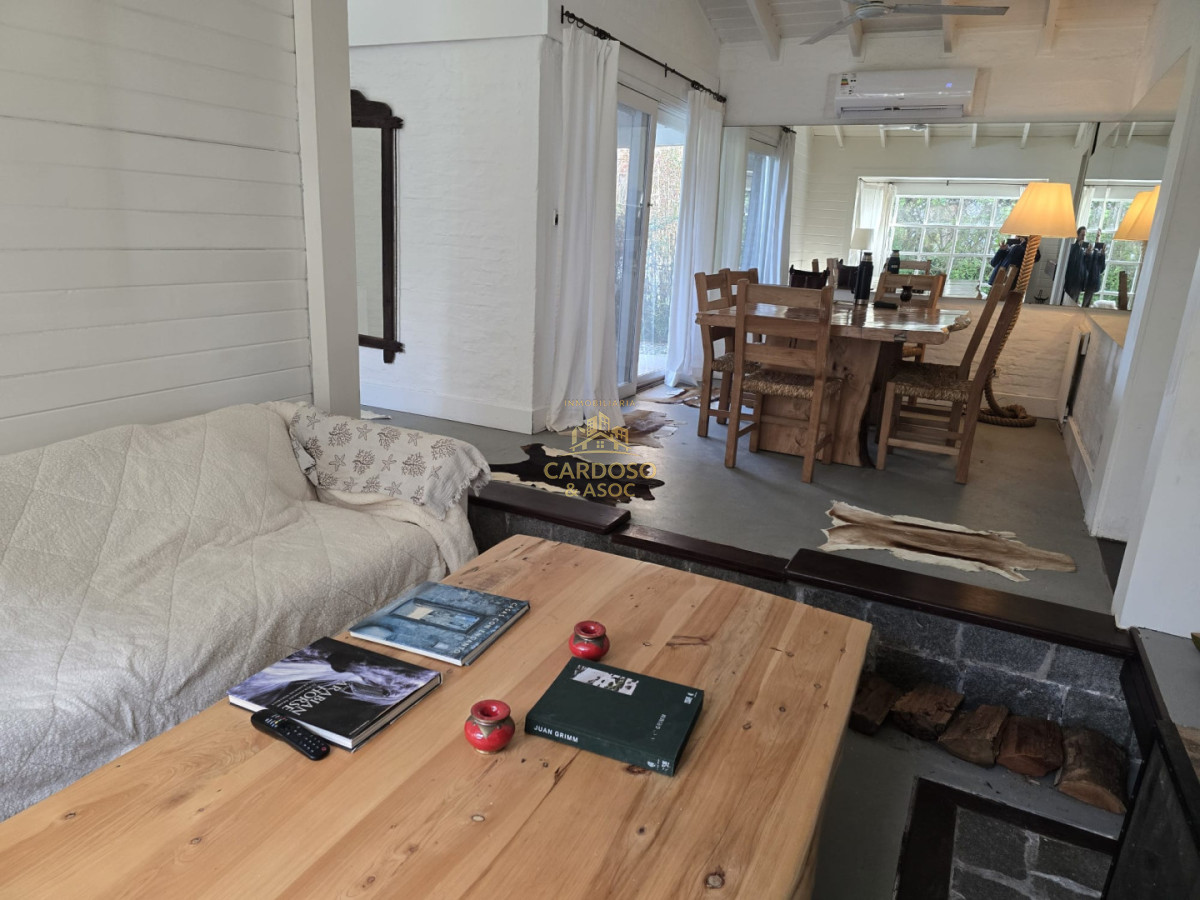 Casa ID.233 - Casa en Venta con apto al fondo, La barra, Maldonado.