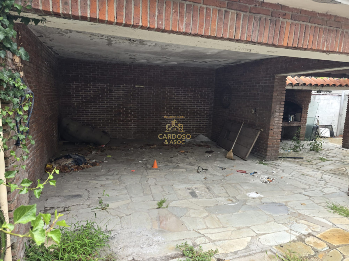 Apartamento ID.4 - Casa en Venta Barrio Pinares a 8 cuadras del mar Playa Mansa Parada 26 