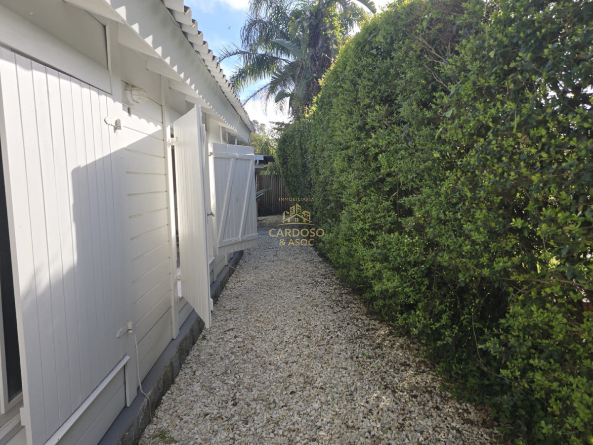 Casa ID.233 - Casa en Venta con apto al fondo, La barra, Maldonado.