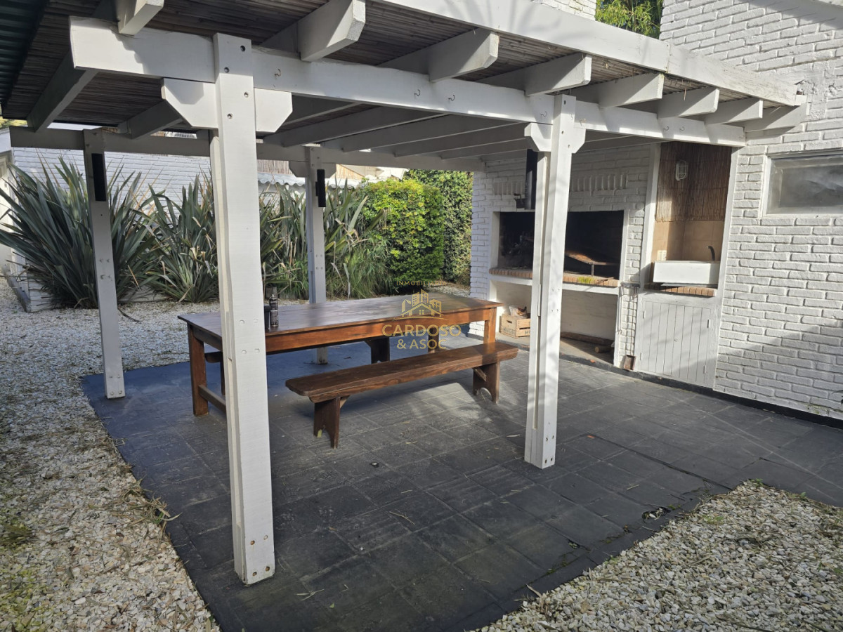 Casa ID.233 - Casa en Venta con apto al fondo, La barra, Maldonado.