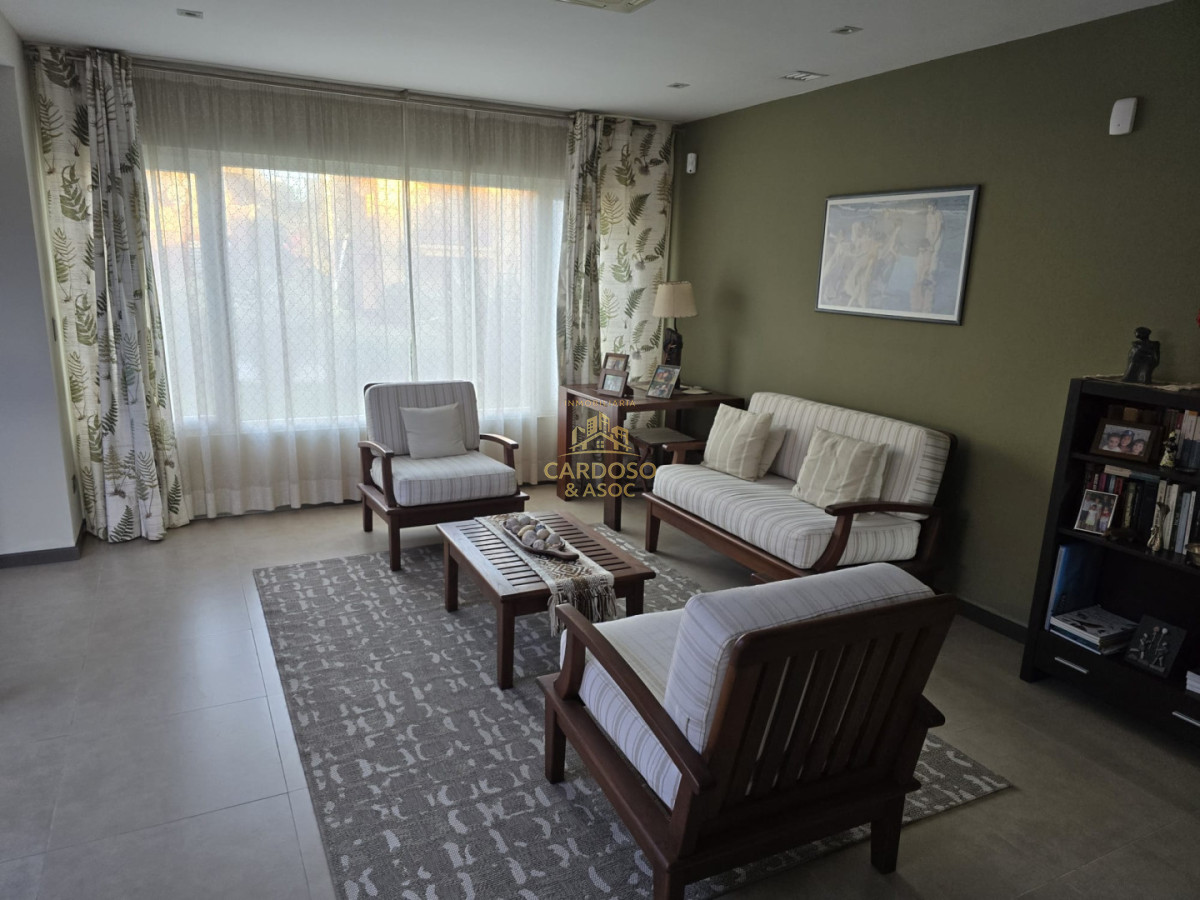 Casa ID.40 - Casa en venta parada 9 playa mansa a 100 mts del mar.