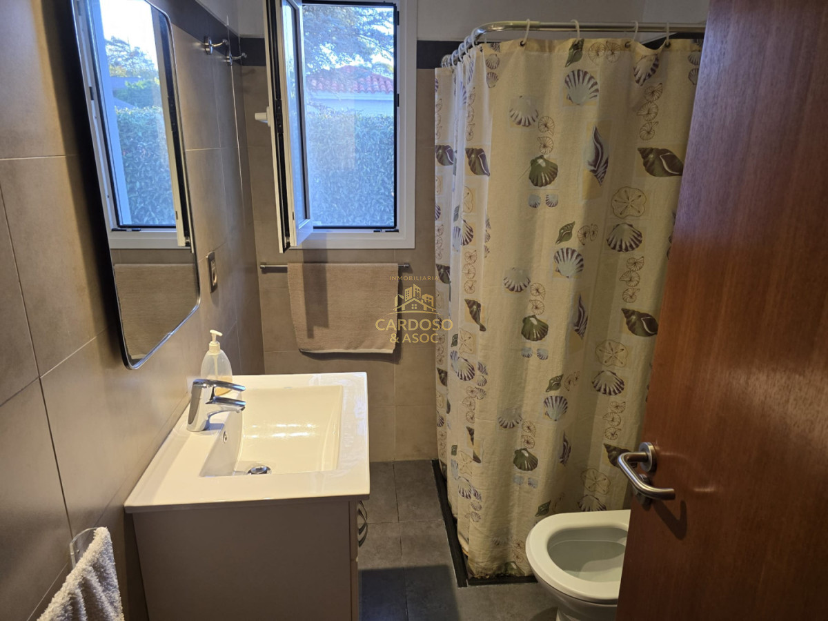 Casa ID.40 - Casa en venta parada 9 playa mansa a 100 mts del mar.