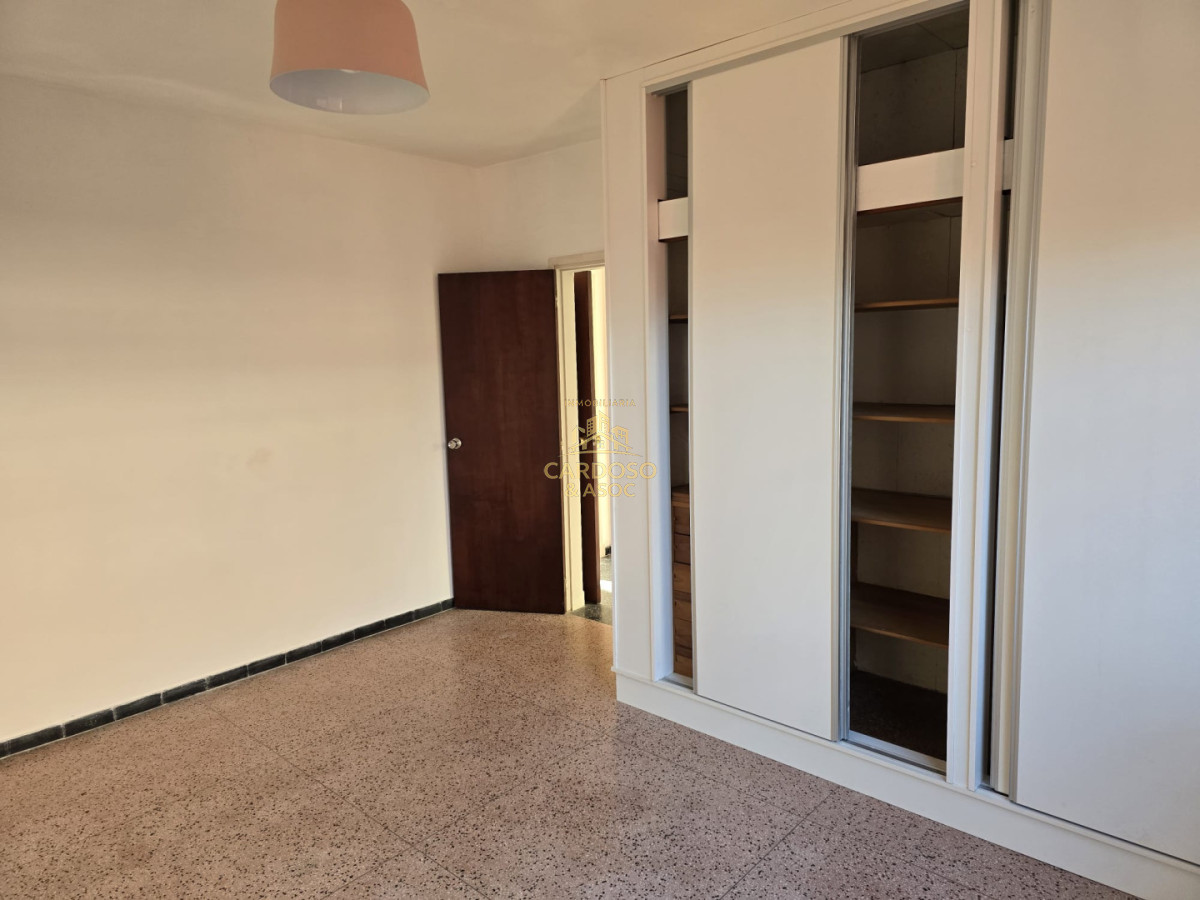 Casa ID.28 - Casa en Venta, Barrio Pinares frente a plaza pública a 400 mts. del mar