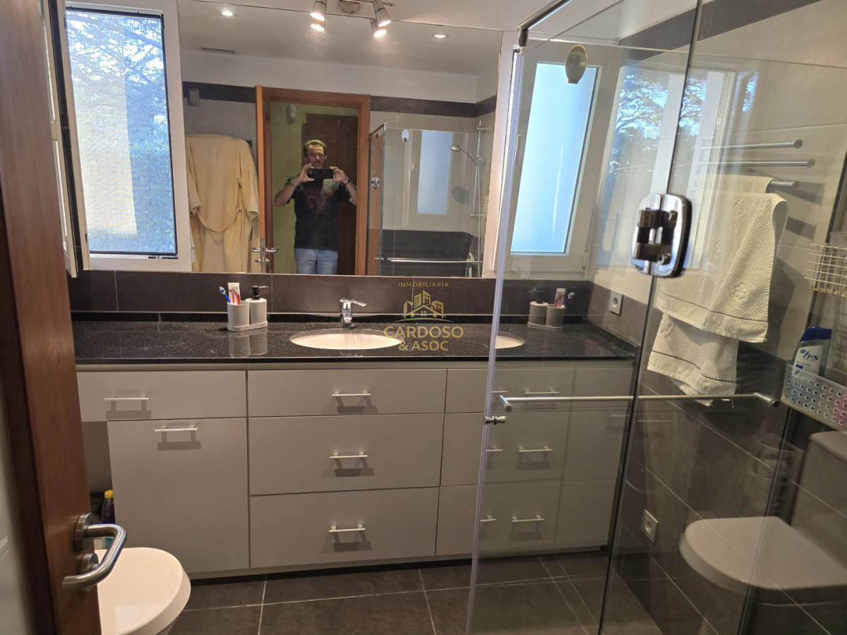 Casa ID.40 - Casa en venta parada 9 playa mansa a 100 mts del mar.