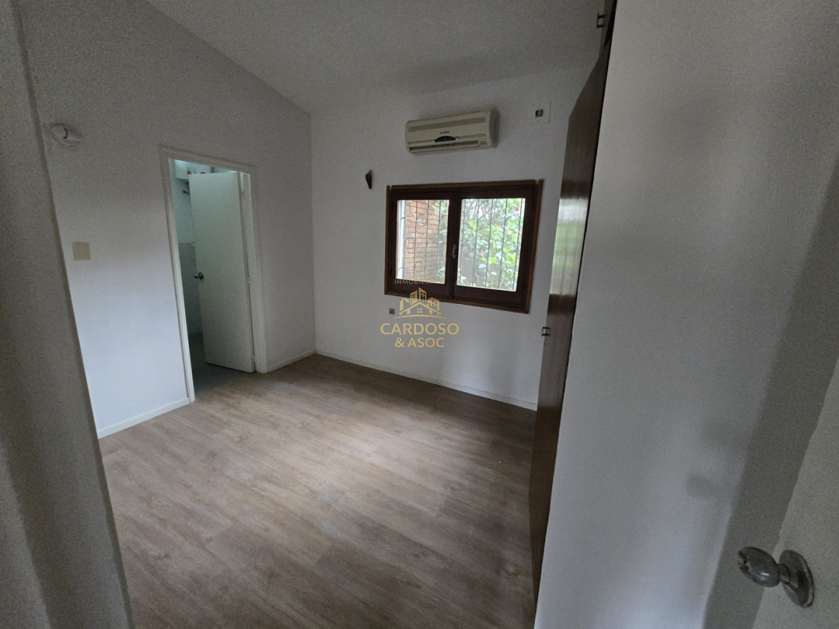 Apartamento ID.4 - Casa en Venta Barrio Pinares a 8 cuadras del mar Playa Mansa Parada 26 