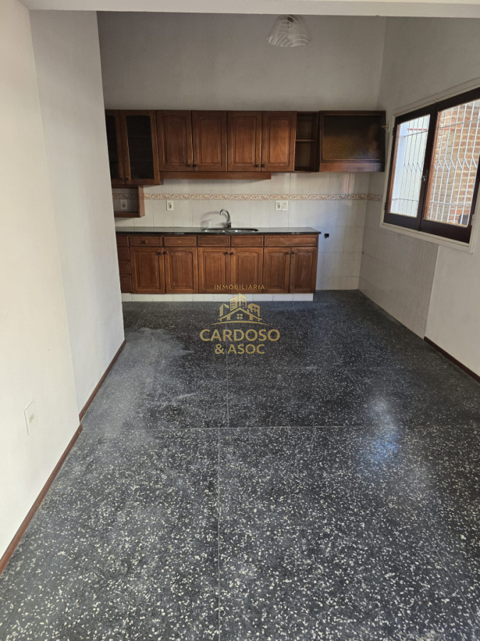 Casa ID.28 - Casa en Venta, Barrio Pinares frente a plaza pública a 400 mts. del mar