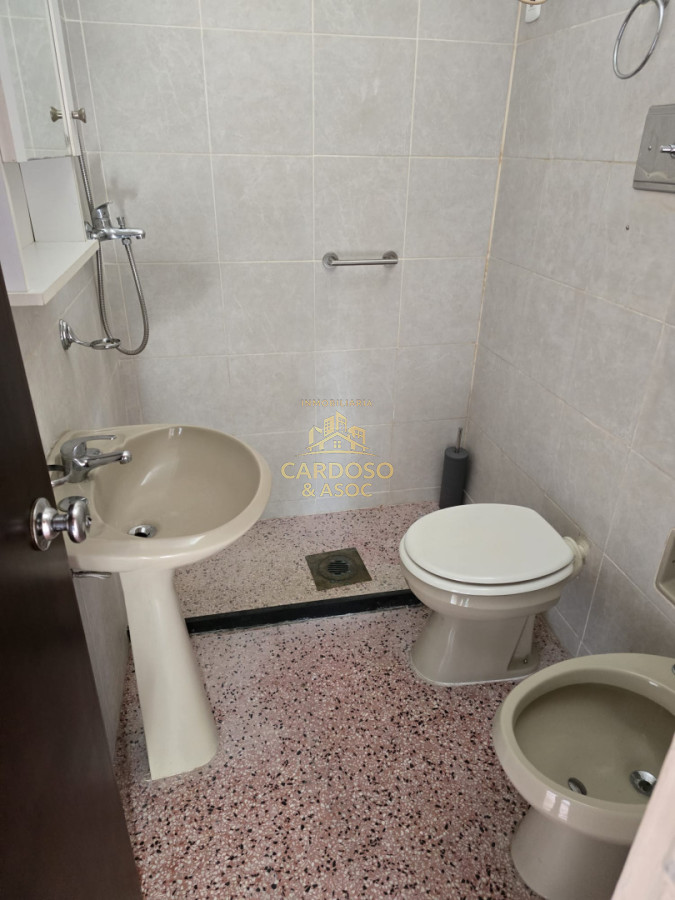 Casa ID.28 - Casa en Venta, Barrio Pinares frente a plaza pública a 400 mts. del mar