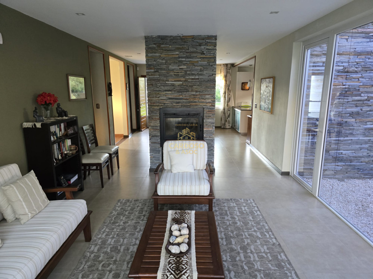 Casa ID.40 - Casa en venta parada 9 playa mansa a 100 mts del mar.