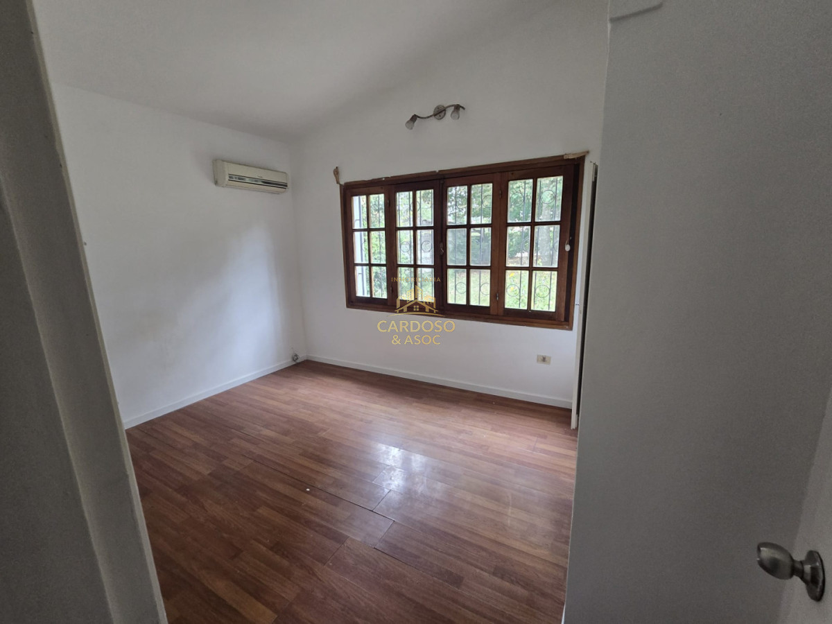 Apartamento ID.4 - Casa en Venta Barrio Pinares a 8 cuadras del mar Playa Mansa Parada 26 