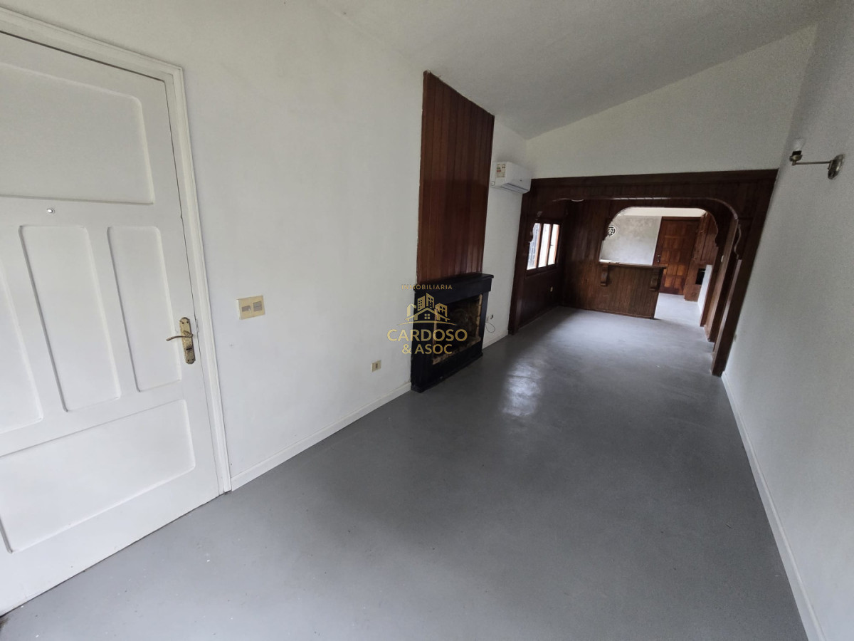 Apartamento ID.4 - Casa en Venta Barrio Pinares a 8 cuadras del mar Playa Mansa Parada 26 