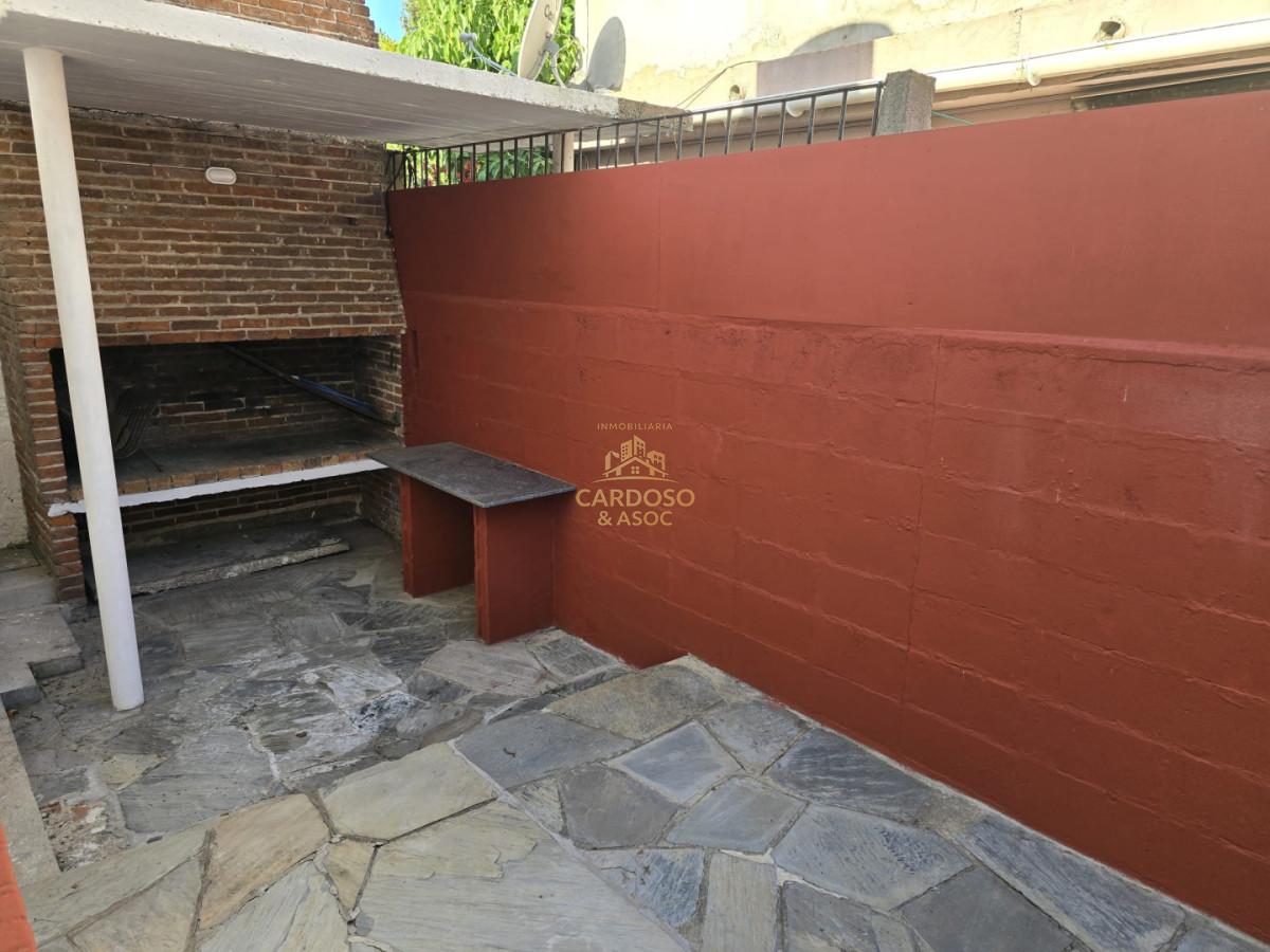 Casa ID.28 - Casa en Venta, Barrio Pinares frente a plaza pública a 400 mts. del mar