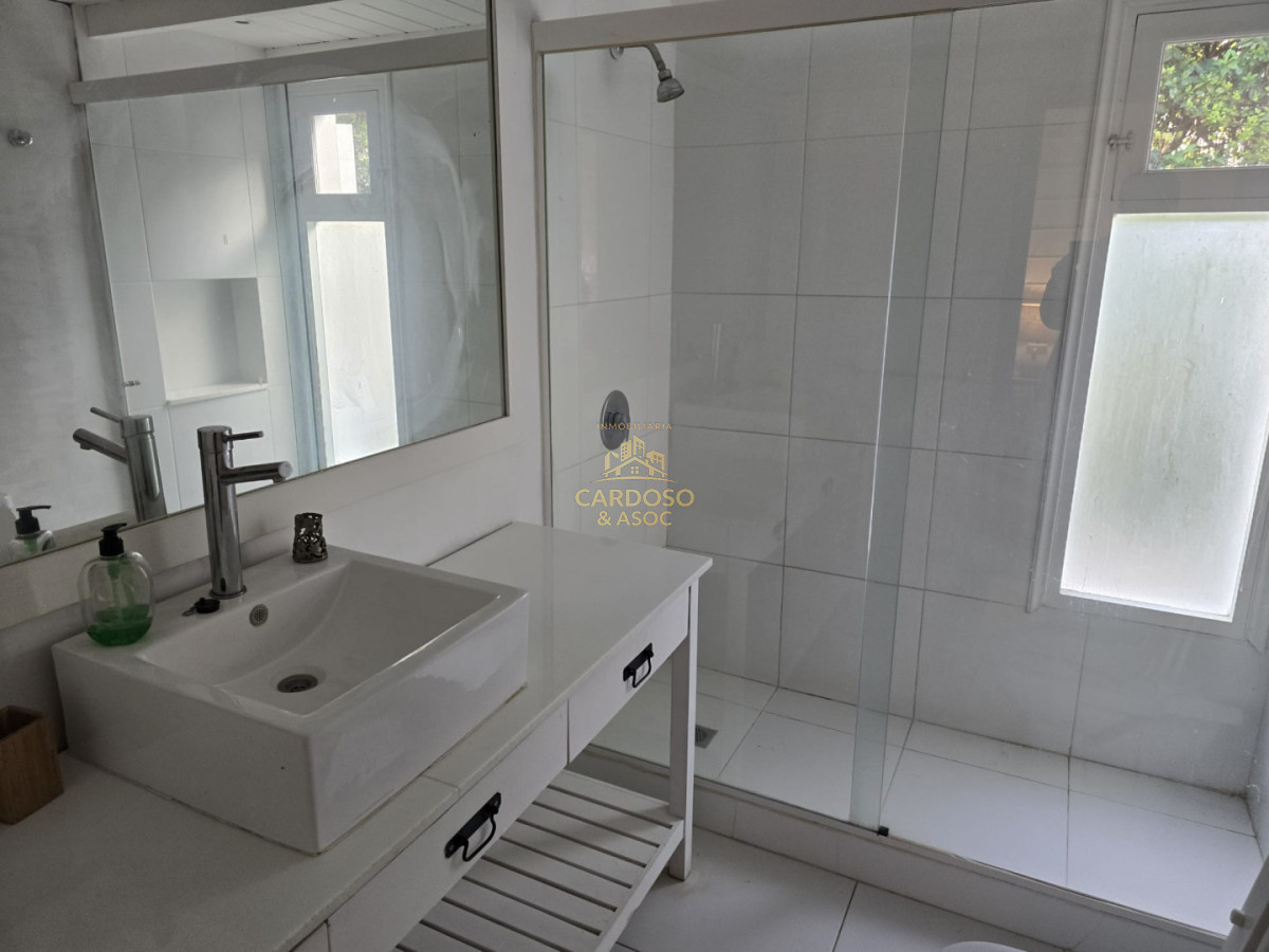 Casa ID.233 - Casa en Venta con apto al fondo, La barra, Maldonado.