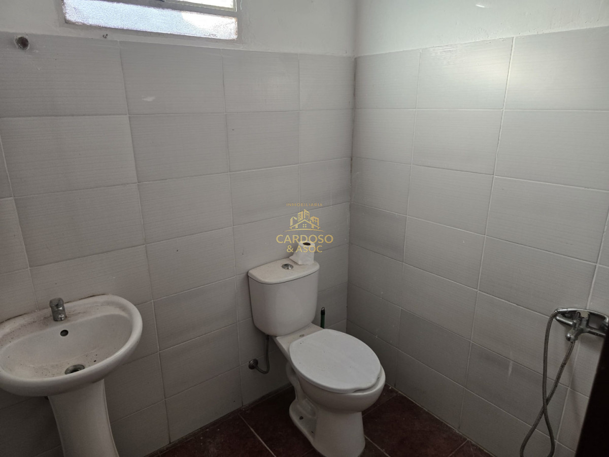 Local Comercial ID.105 - Local comercial en Venta más apartamento al fondo.