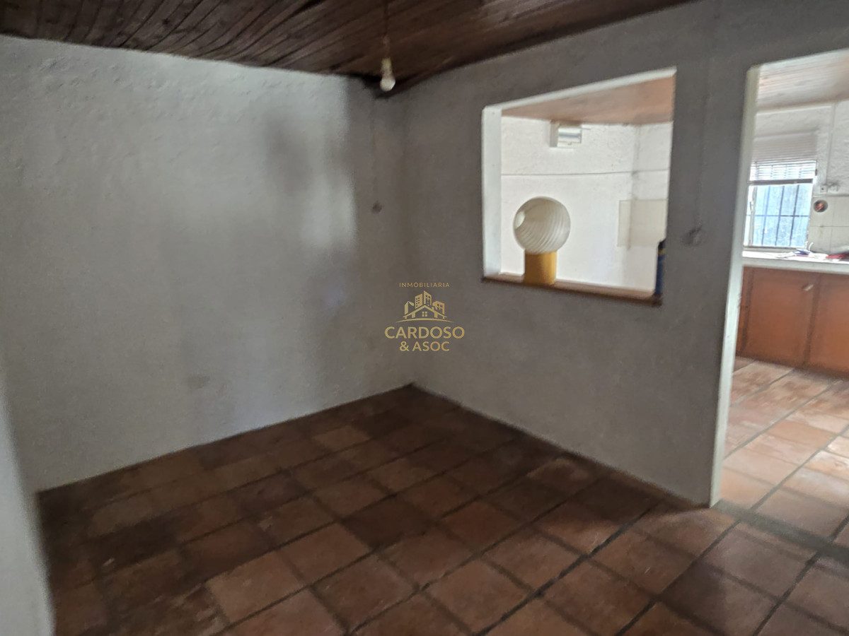 Local Comercial ID.105 - Local comercial en Venta más apartamento al fondo.