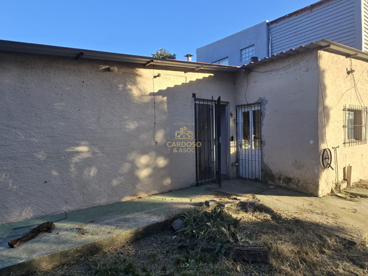Local Comercial ID.105 - Local comercial en Venta más apartamento al fondo.