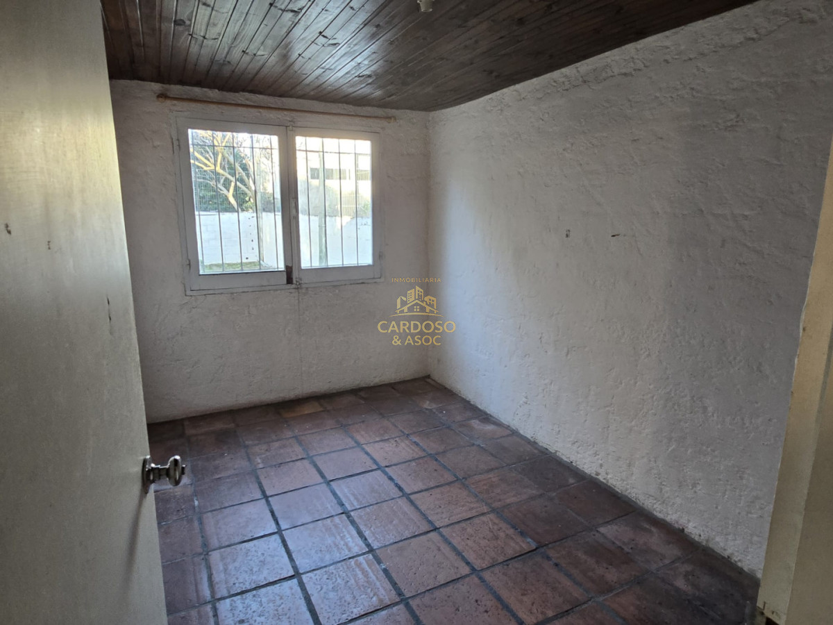 Local Comercial ID.105 - Local comercial en Venta más apartamento al fondo.