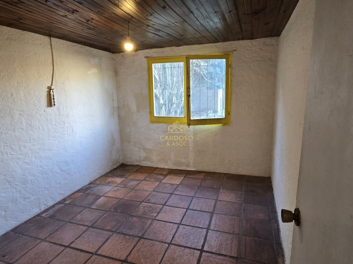 Local Comercial ID.105 - Local comercial en Venta más apartamento al fondo.