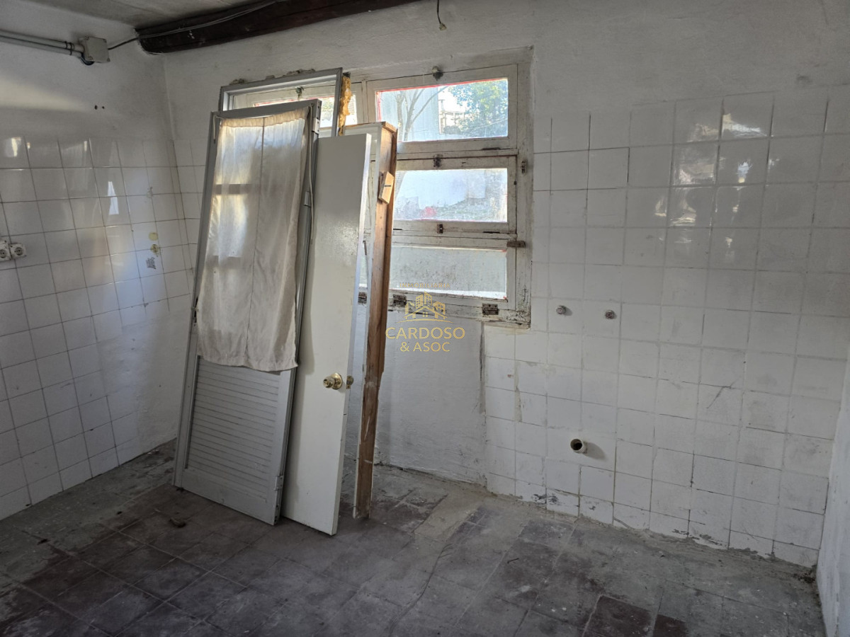 Local Comercial ID.105 - Local comercial en Venta más apartamento al fondo.